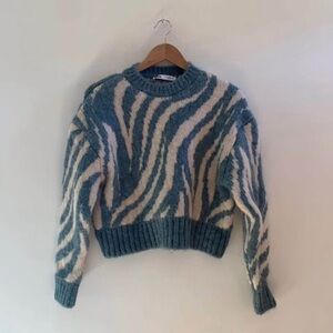 Cozy Zara Blue and Cream Sweater